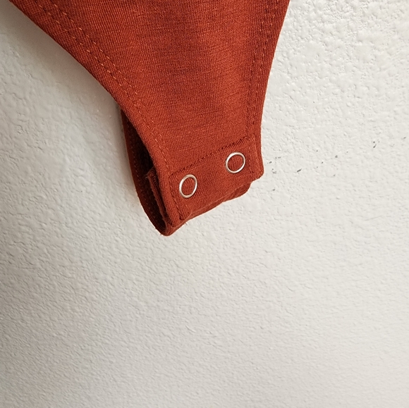 Good American Scuba Modern Tank Bodysuit In Rust - Picture 3 of 9